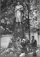 Памятник воинам, погибшим за освобождение поселка имени Губкина.